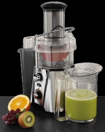 Extracteur de jus centrifuge Oster JūsSimple FPSTJE9020-000, avec large goulotte d’alimentation, bras de verrouillage, finition sombre et inox, bac à pulpe séparé et pichet à jus.